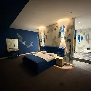 Hotel Black Mont, Bakoe